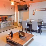 Vathyskia 4*