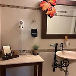 Konukevi Vathyskia 4*
