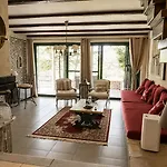 Pensión Vathyskia 4*