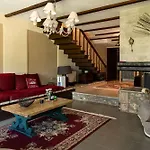 Vathyskia Pensión 4*