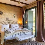 Vathyskia Pensión 4*