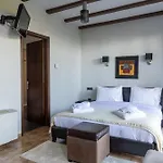 Vathyskia Pensión 4*