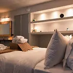 Vathyskia Pensión 4*