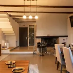 Vathyskia Pensión 4*