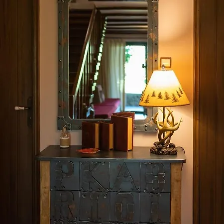 βαθύσκια Πανσιόν